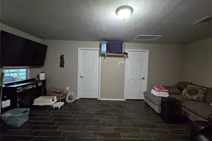 401 Dunnam Ave, Cleveland, TX 77327 - Photo 19