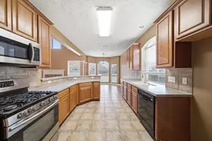 1621 N Yellowstone Dr, Deer Park, TX 77536 - Photo 13