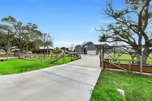 5414 Huepers St, Alvin, TX 77511 - Photo 5