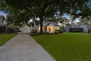 742 W 42nd St, Houston, TX 77018 - Photo 1