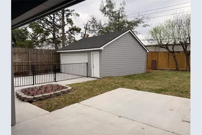 3303 Freshmeadows Drive, Houston, TX 77063 - Photo 31