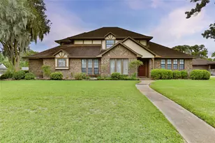 101 Whiteoak Dr, Lake Jackson, TX 77566 - Photo 1