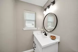 8918 Vinearbor St, Houston, TX 77033 - Photo 29