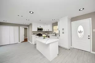 8918 Vinearbor St, Houston, TX 77033 - Photo 15