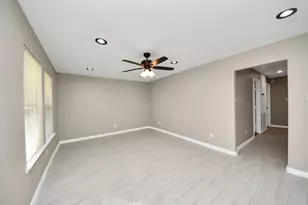 8918 Vinearbor St, Houston, TX 77033 - Photo 9