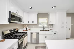 8918 Vinearbor St, Houston, TX 77033 - Photo 17