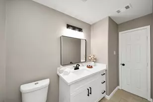 8918 Vinearbor St, Houston, TX 77033 - Photo 31