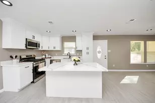 8918 Vinearbor St, Houston, TX 77033 - Photo 13