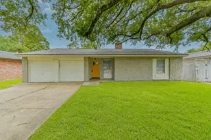 16635 Barcelona Dr, Friendswood, TX 77546 - Photo 1