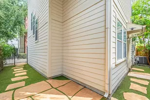 1010 Studer St, Houston, TX 77007 - Photo 25