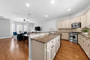 1010 Studer St, Houston, TX 77007 - Photo 7