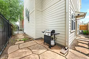 1010 Studer St, Houston, TX 77007 - Photo 23