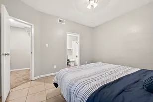 10855 Meadowglen Ln, Houston, TX 77042 - Photo 13