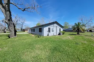 413 S Market St, Brazoria, TX 77422 - Photo 37