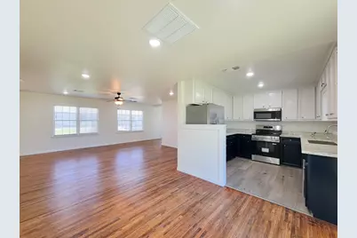 413 S Market Street, Brazoria, TX 77422 - Photo 11