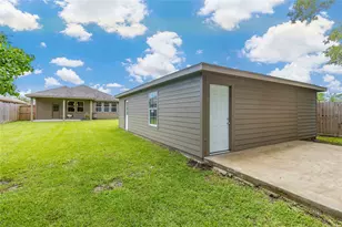 426 Kickapoo Dr, Anahuac, TX 77514 - Photo 7