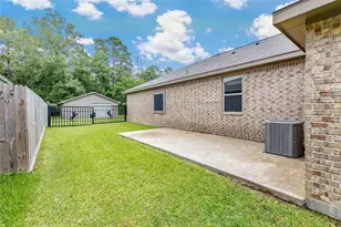 426 Kickapoo Dr, Anahuac, TX 77514 - Photo 5