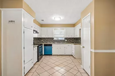 4202 Townes Forest Road, Friendswood, TX 77546 - Photo 7