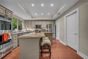 20 Sugar Berry Cir, Houston, TX 77024 - Photo 9