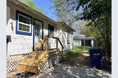 1410 15th St, Huntsville, TX 77340 - Photo 3