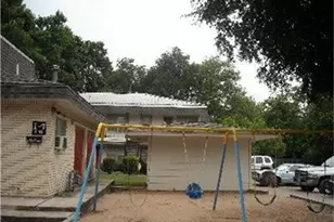 499 W San Antonio, Lockhart, TX 78644 - Photo 3