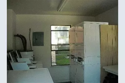 499 W San Antonio, Lockhart, TX 78644 - Photo 3