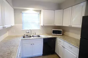 8715 Ilona Ln, Houston, TX 77025 - Photo 9