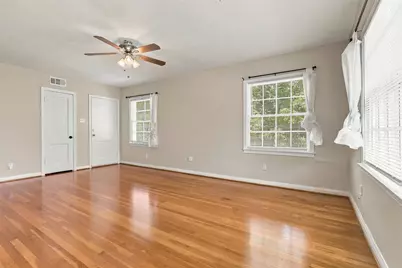 4505 Larch Lane #B, Bellaire, TX 77401 - Photo 9