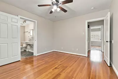4505 Larch Lane #B, Bellaire, TX 77401 - Photo 17