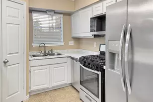 1111 Baker Dr, Tomball, TX 77375 - Photo 5