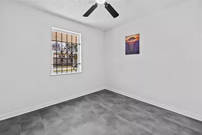 10027 Valley Sun Drive, Houston, TX 77078 - Photo 25