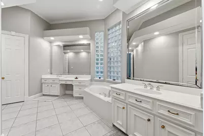 54 N Wooded Brook Circle, The Woodlands, TX 77382 - Photo 17