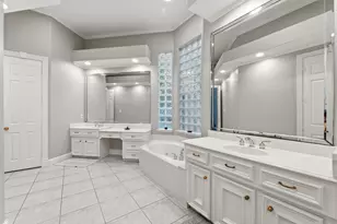 54 N Wooded Brook Cir, The Woodlands, TX 77382 - Photo 17