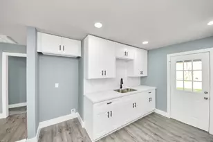 7338 Hurtgen Forest Rd, Houston, TX 77033 - Photo 7