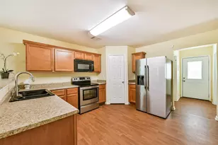 207 Oakridge Dr, Hitchcock, TX 77563 - Photo 9