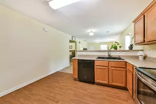 207 Oakridge Dr, Hitchcock, TX 77563 - Photo 11