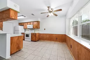 720 S Remington Dr, Angleton, TX 77515 - Photo 11