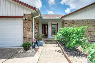 720 S Remington Dr, Angleton, TX 77515 - Photo 1
