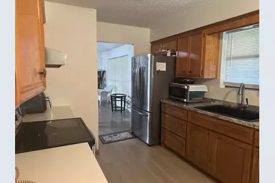 119 Basswood Street, Lake Jackson, TX 77566 - Photo 5