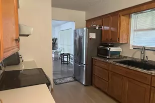 119 Basswood St, Lake Jackson, TX 77566 - Photo 5