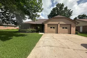 119 Basswood St, Lake Jackson, TX 77566 - Photo 1