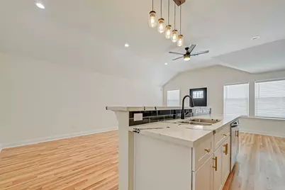 7339 Krueger Road #B, Houston, TX 77033 - Photo 17