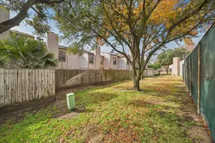880 Tully Rd, Houston, TX 77079 - Photo 21