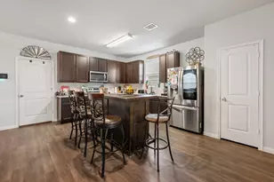 979 Crossing Dr, Bryan, TX 77803 - Photo 7