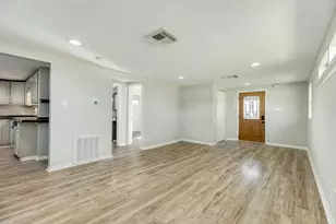 640 Whitten St, Clute, TX 77531 - Photo 5