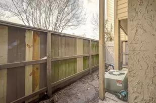 9327 Pagewood Ln, Houston, TX 77063 - Photo 25