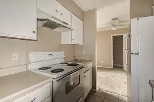 9327 Pagewood Ln, Houston, TX 77063 - Photo 11