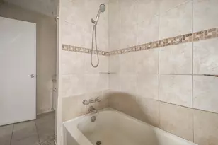 9327 Pagewood Ln, Houston, TX 77063 - Photo 23