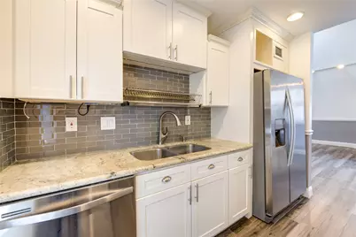9809 Richmond Avenue #D5, Houston, TX 77042 - Photo 11