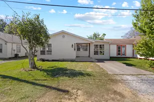 1006 Montgomery St, Port Neches, TX 77651 - Photo 1